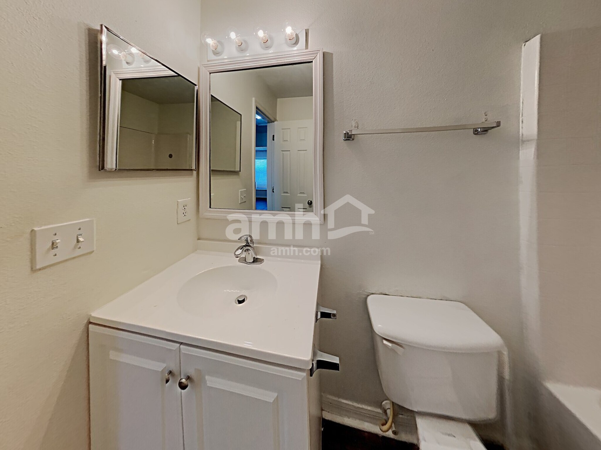 Building Photo - 10421 Opus Dr