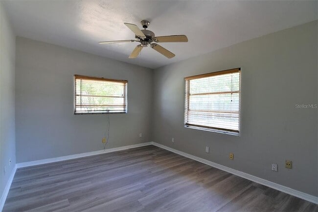 Building Photo - 1501 Vantage Dr