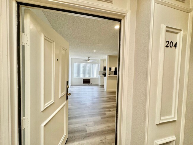 Interior Photo - hug354