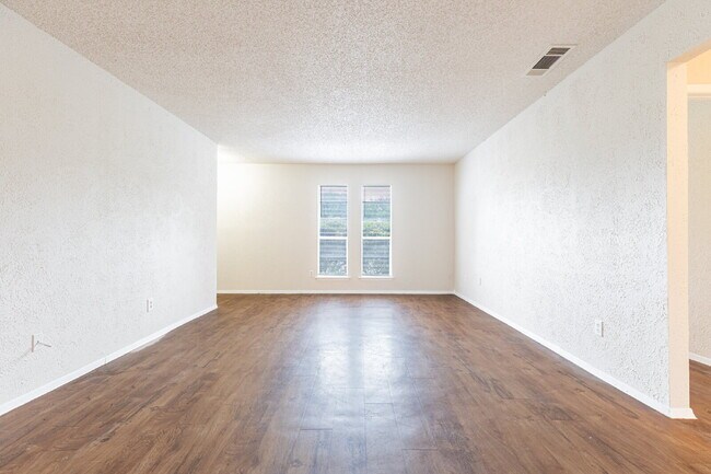 Building Photo - 323 W William Cannon Dr