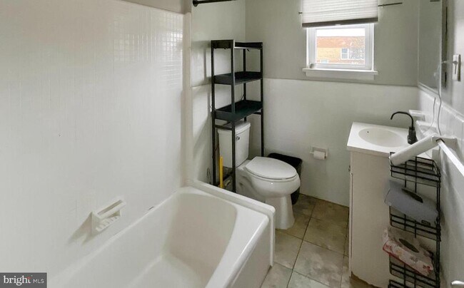 Building Photo - 1409 N 76th St