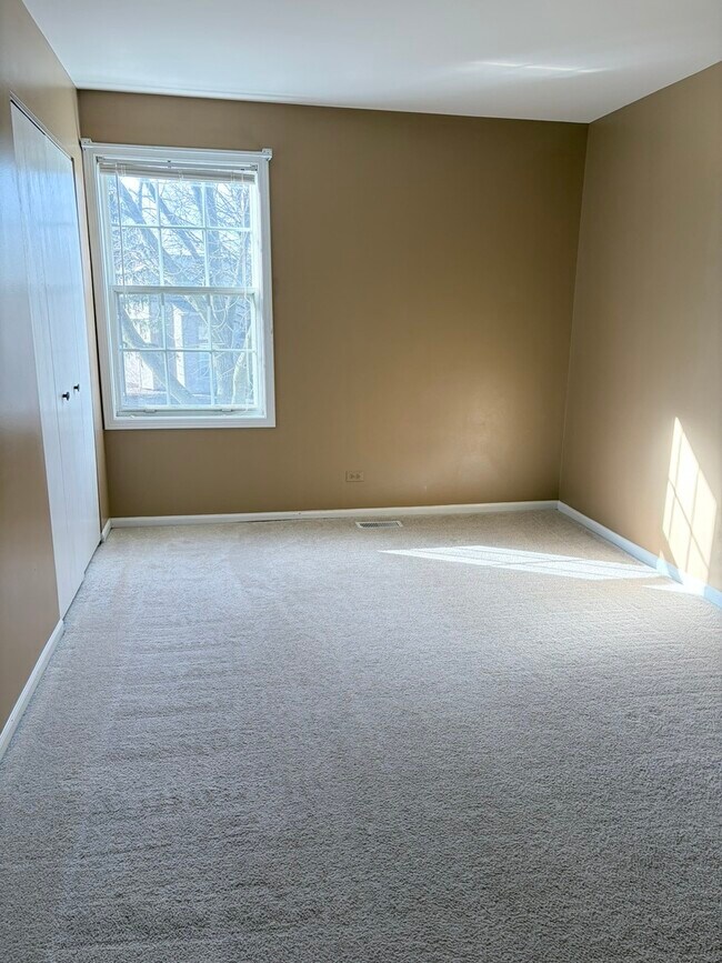 Building Photo - 1428 W Sapphire Dr