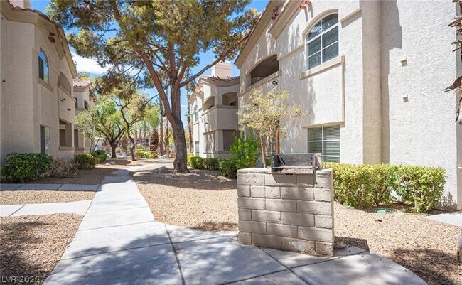 Building Photo - 6480 Annie Oakley Dr