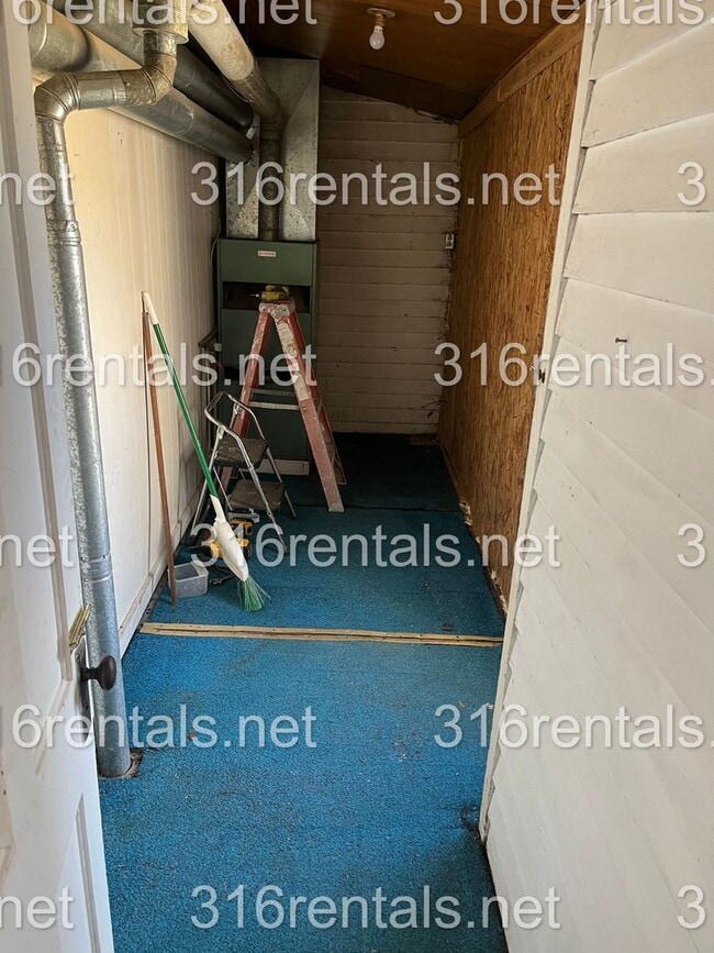 Building Photo - $775 - 2 bed 1 bath - Single Family Home