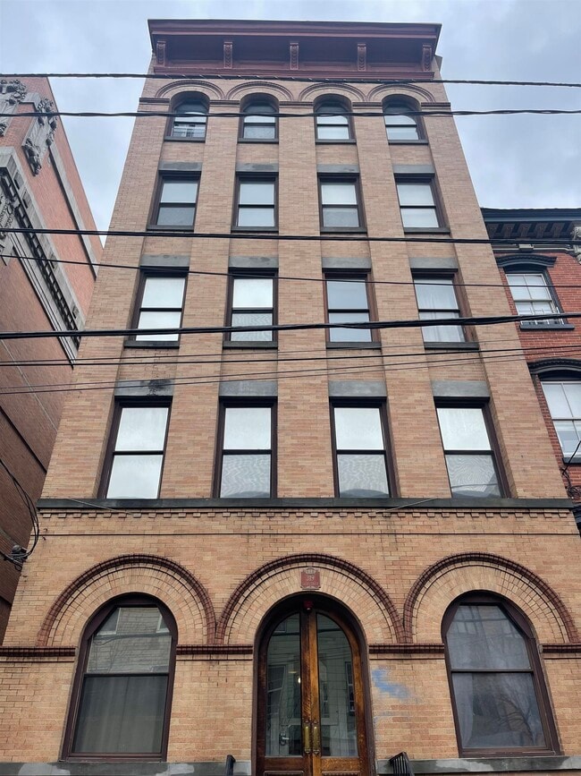 Building Photo - 319 8th St