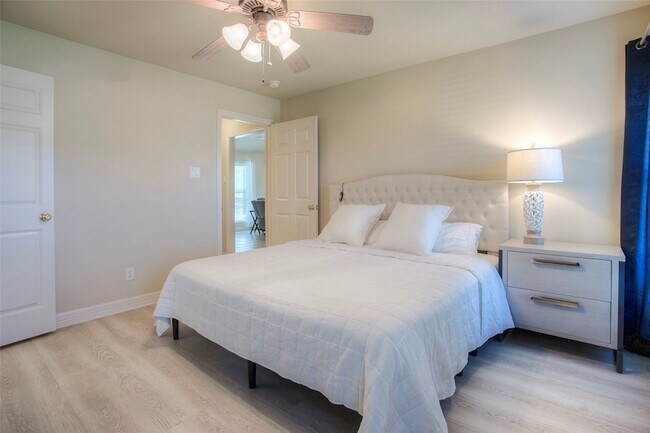 Building Photo - 824 Cherry Hills Dr