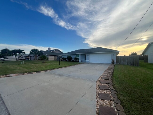 Building Photo - Fully Renovated Home in San Carlos with Wa...
