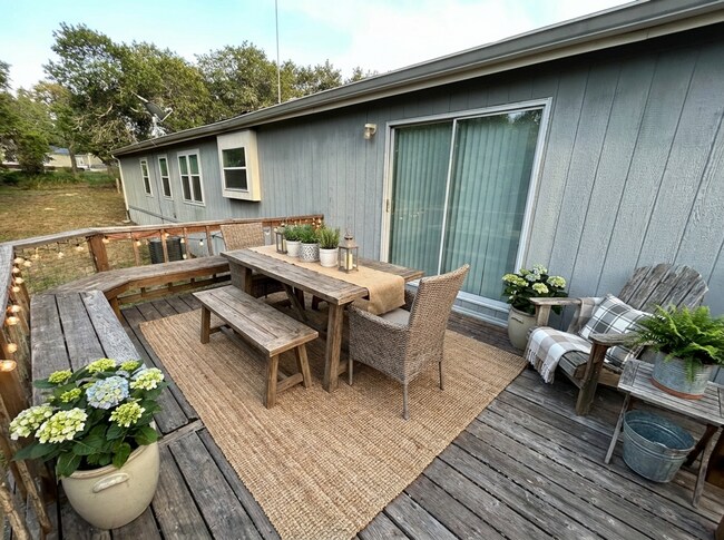 Building Photo - Spacious 4BD/3BA Home in Adkins with Chef's Kitchen & Dual Walk-In Closets!