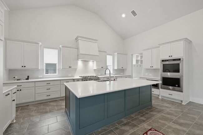 Building Photo - 2030 Highland Moss Rd