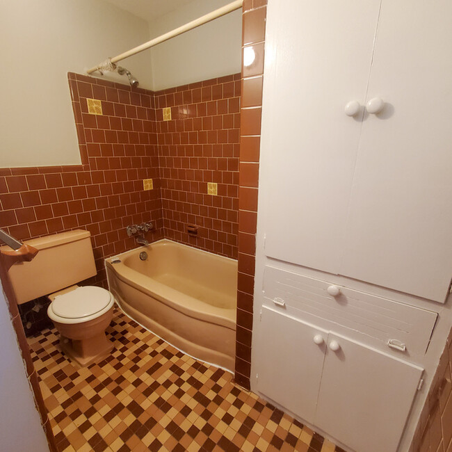 Building Photo - 3631 Royal Crest Dr