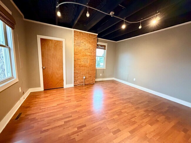 Building Photo - 3947 Mintwood St