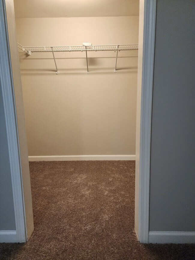 Building Photo - Maryville 37801- 3 bed 2.5 bath condo - call Tom Parry 865-607-3649