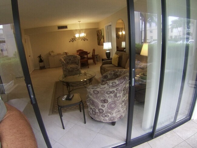 Building Photo - 22 Capri Dr