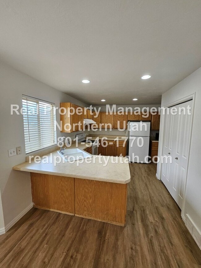 Building Photo - 3 Bedroom Home in Clearfield Available
