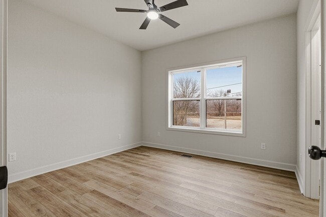 Building Photo - 401 Houghton St