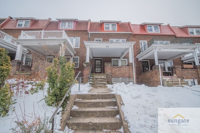 Building Photo - 213 E 33rd St