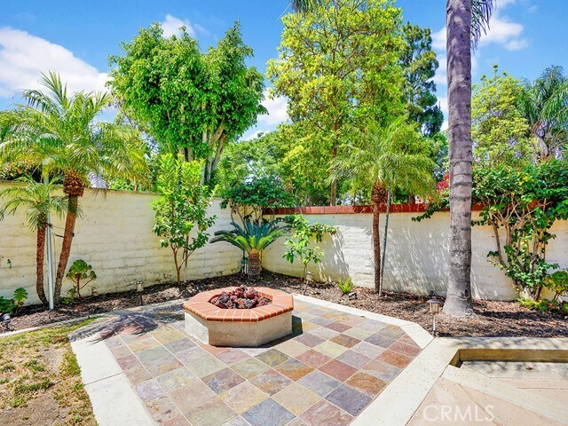 Building Photo - 2326 Pinehurst Dr
