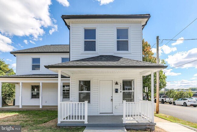 Primary Photo - 1424 William St