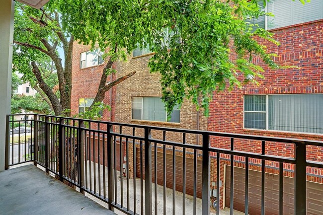 Building Photo - 4820 Caroline St