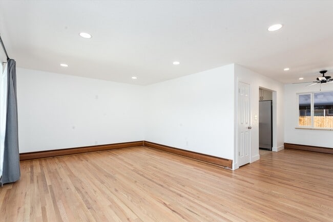 Building Photo - 1465 S Eaton St