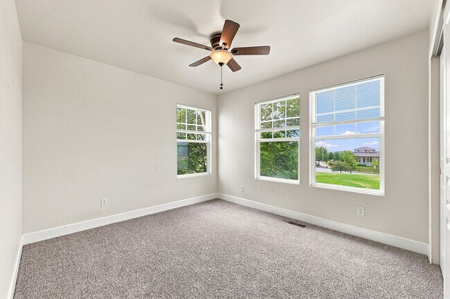 Building Photo - 2202 Hanham Dr