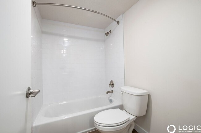 Building Photo - 1032 E 400 S