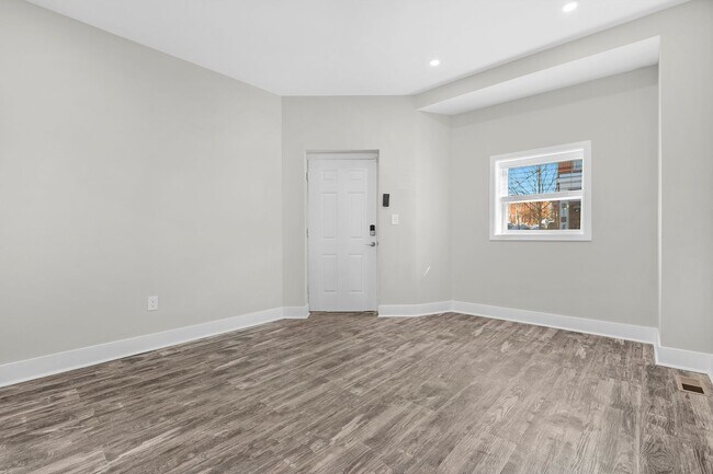 Building Photo - 100 S Bouldin St