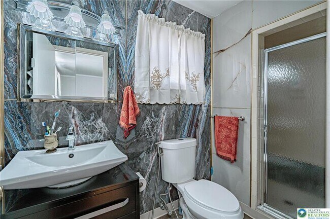 Building Photo - 2627 Nottingham Rd