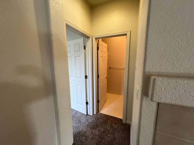Building Photo - Large Two Story Crossroads Home!