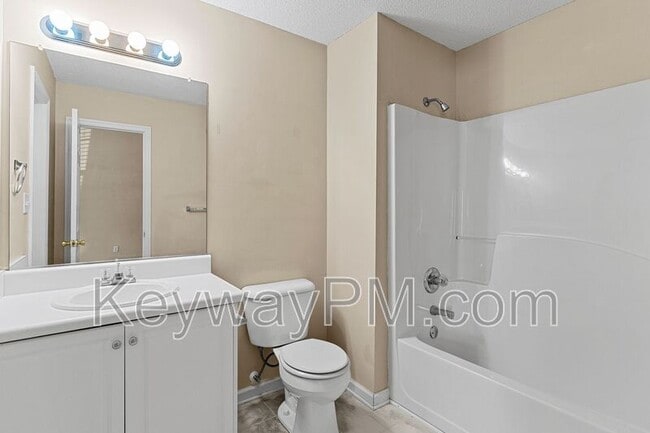 Building Photo - 2019 Emerald Bay Dr