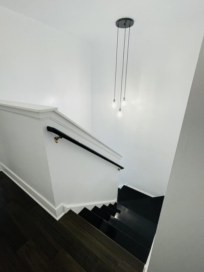 Building Photo - 2813 Powell Ct