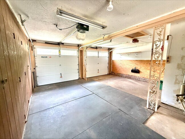 Building Photo - 1004 Brookside Dr