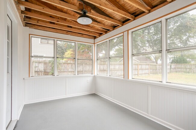 Building Photo - 306 Winona Blvd