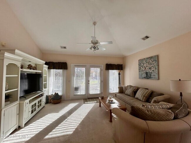 Building Photo - Beautiful Sea Trail Plantation townhome