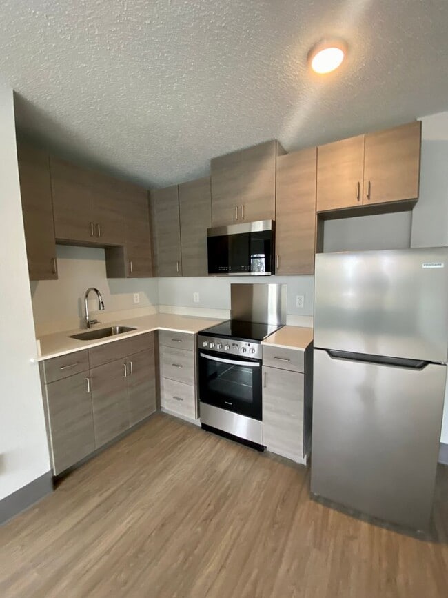 Building Photo - Shorter term leases welcome! - 1 bed 1 bath apartment