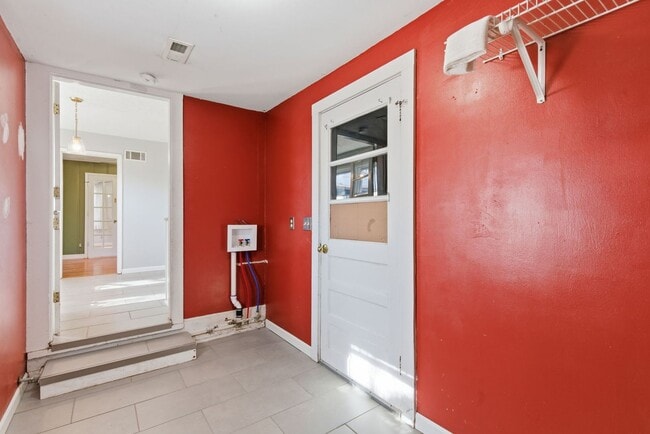 Building Photo - 1354 E Walnut St