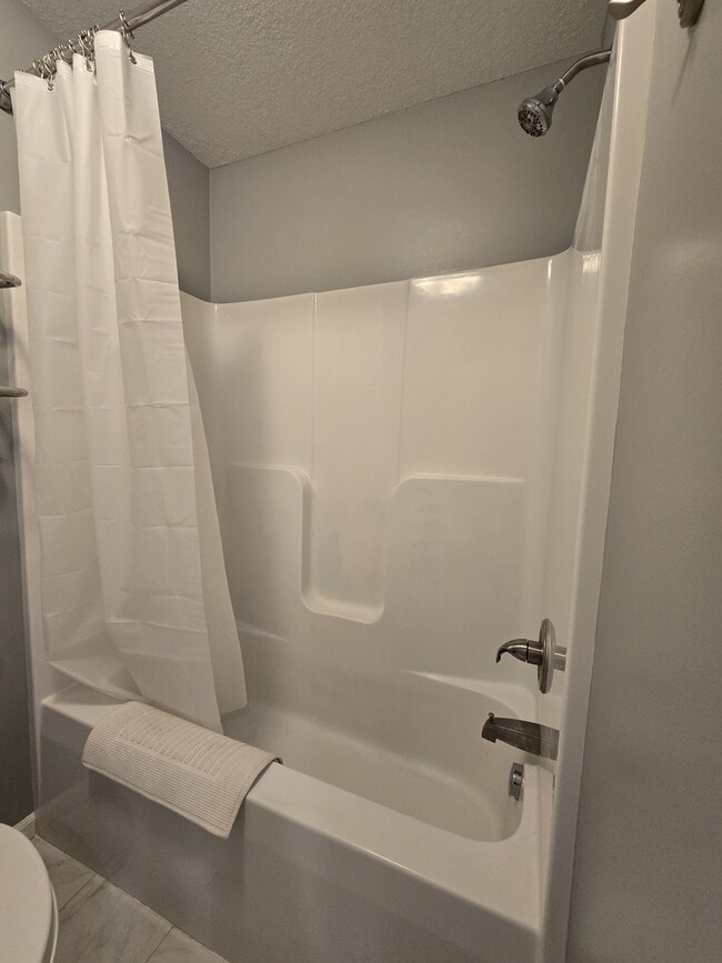 Building Photo - 1796 E Lake Mitchell Dr