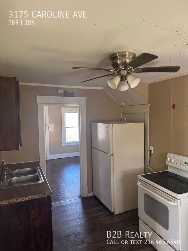 Building Photo - 3175 Caroline Ave