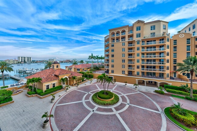 Building Photo - 521 Mandalay Ave