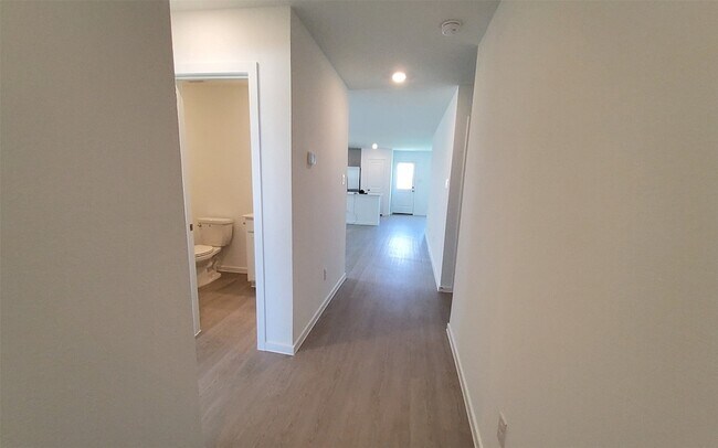 Building Photo - 26810 Scarlet Willow Dr