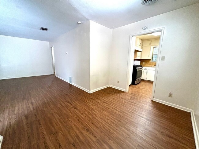 Building Photo - 607 Bellevue Pl