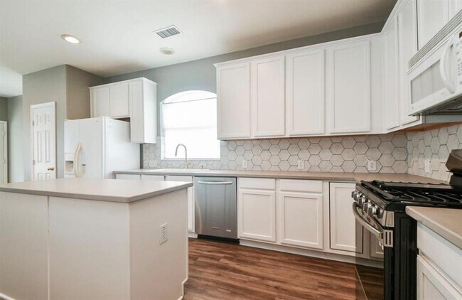 Building Photo - 18 E Knightsbridge Dr