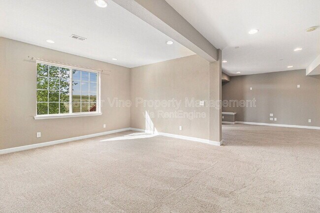 Building Photo - 3266 Yale Dr