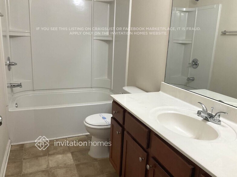 Building Photo - 319 Village Broad St