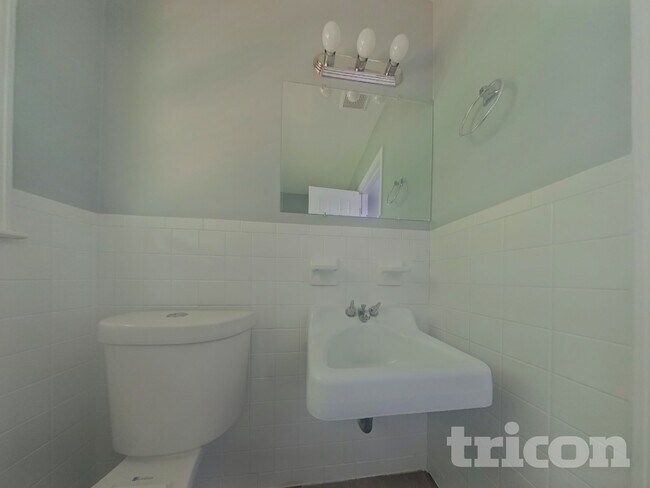 Building Photo - 490 Rocky Creek Dr