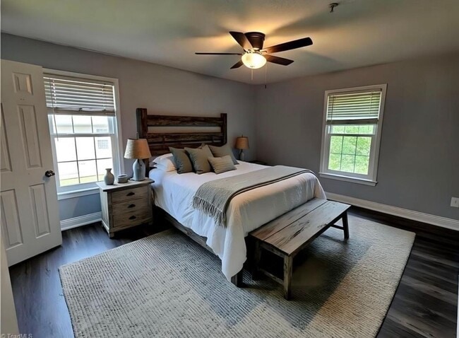 Building Photo - 2nd-level, 2-bedroom, 2-full bath condo