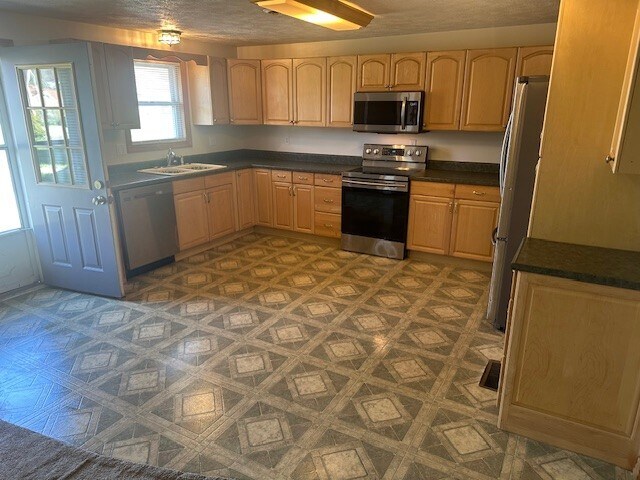 Building Photo - 131 Alameda Rd