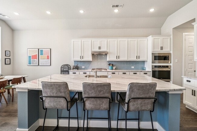 Building Photo - 847 Longbranch Way