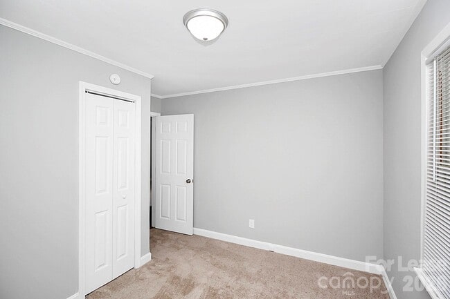 Building Photo - 1017 McLain Rd