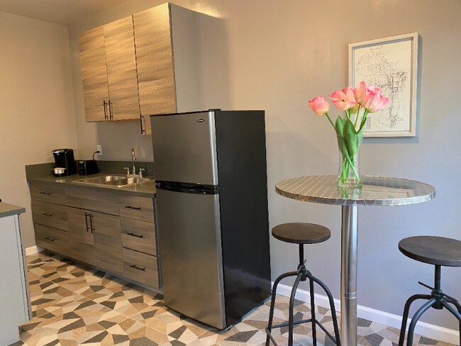 Primary Photo - 527 W 3rd St